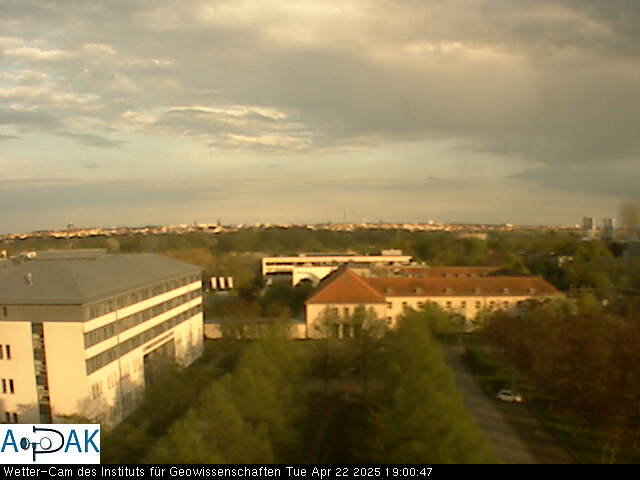https://wdaten.geo.uni-halle.de/bitmaps/image25-04-22_19-00-47-30.jpg  25-04-22 19:00:47 